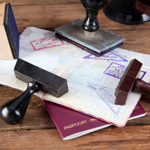 Pasaportes con diferentes ellos de colores Asesoría Extranjería